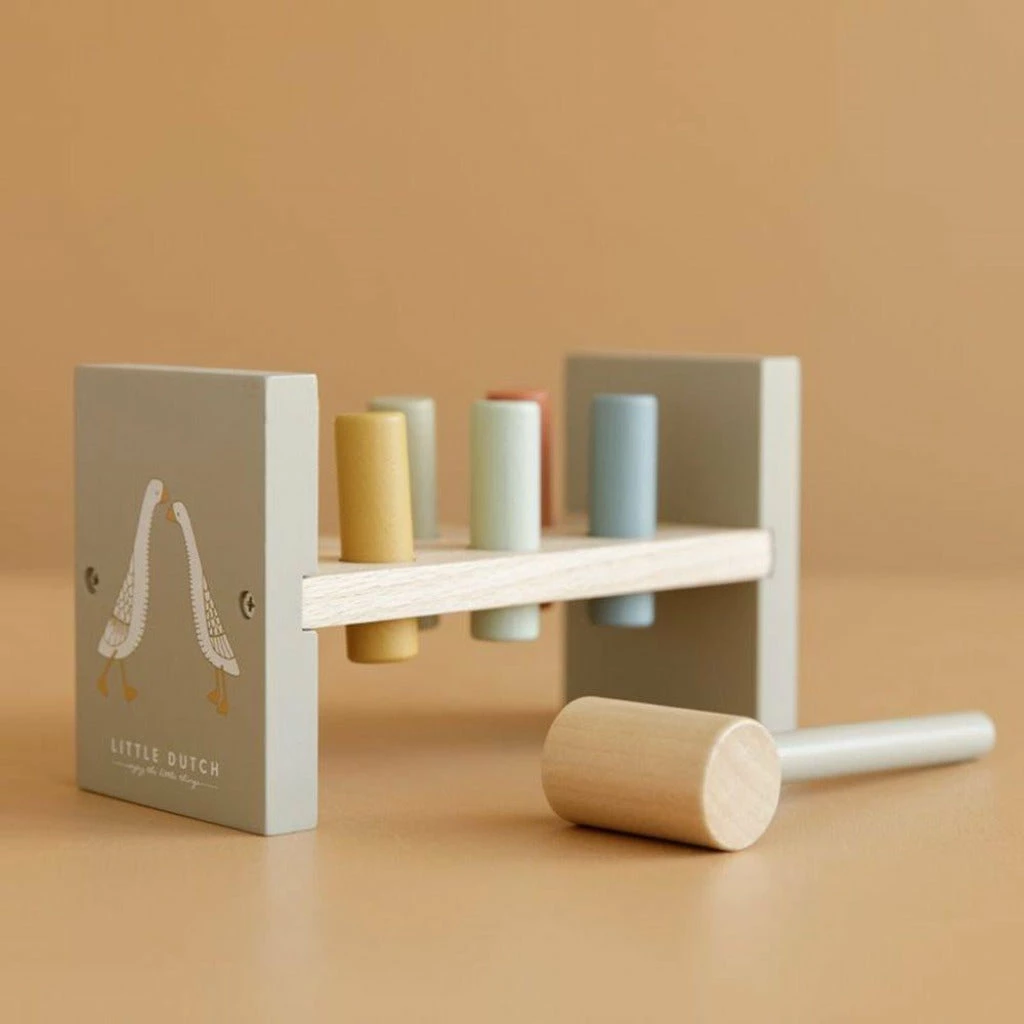 Little Dutch Pounding Bench - Little Goose 3 Little Dutch Pounding Bench - Little Goose