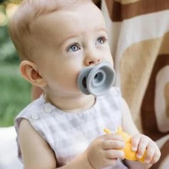 DODDLE & CO Pop & Go Pacifier - Oh Happy Grey (Single Pack)