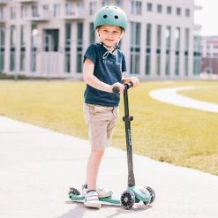 Vida Kids Scoot And Ride - Highway Kick 3 LED Forest