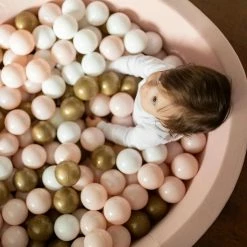 Larisa & Pumpkin Powder Ball Pit + Powder/Gold/White Balls